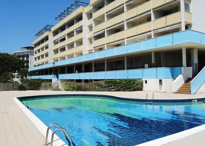 Modern With Seaview Balcony Апартаменты